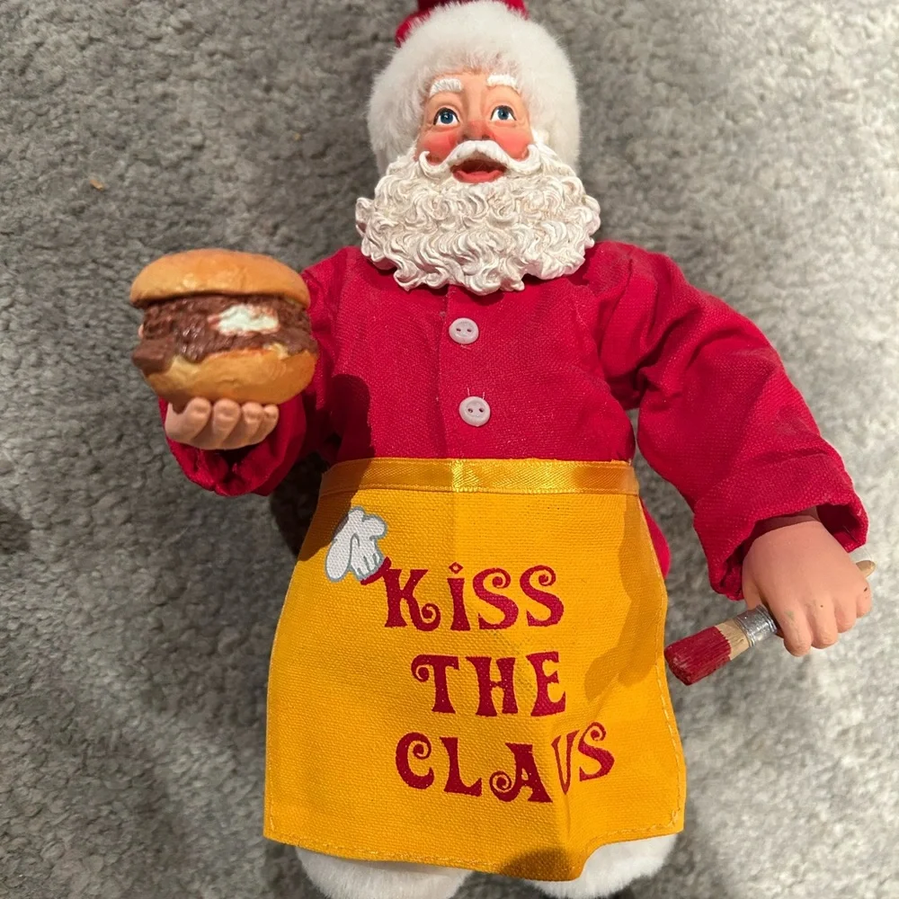 Department 56 Possible Dreams Clothtique ‘Kiss the Claus’ Santa - Picture 4 of 8